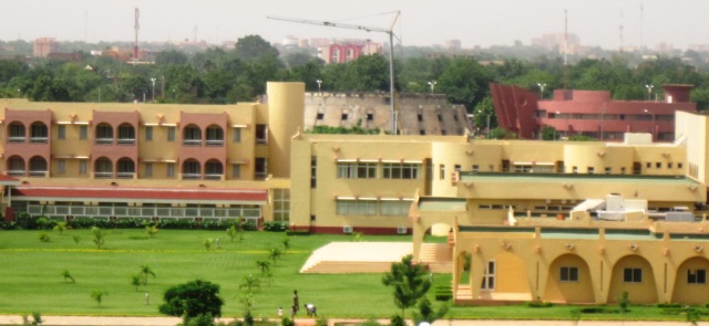 L’hôtel des députés sis à proximité de l’immeuble Baoghin vers le quartier Larlé de Ouagadougou.C'est le siège du parlement de transition(CNT) et servira encore de siège pour l'Assemblée nationale(Photo: www.laborpresse.net)