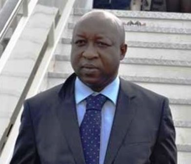 Le Premier ministre THIEBA à sa descente d'avion le 7 janvier 2015 à l'aéroport de Ouagadougou.(Photo:lefaso.net)