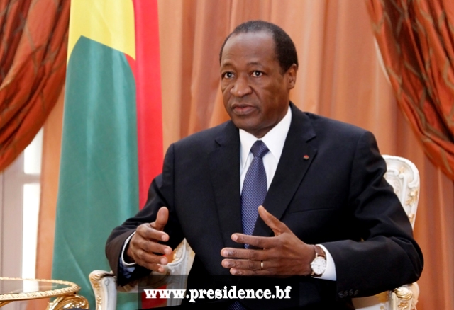 Burkina Faso : le gouvernement de transition limoge 10 ambassadeurs proches de l’ex président Compaoré.