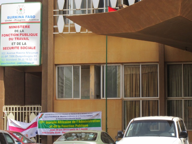 Journées continues de travail au Burkina de 7 h à 14 h les mercredis 24 et 31 décembre 2014