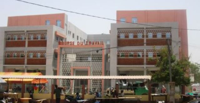 Burkina Faso : le gouvernement de transition va-t-il faire concrétiser la revendication des syndicats de rehausser le SMIG à 60.000 FCFA ?