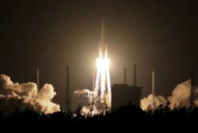 Chine: un morceau d'une fusée tombe sur une zone densément peuplée
