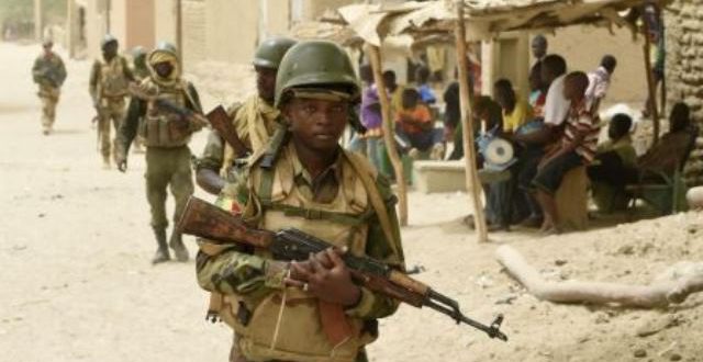 Mali: nouvelle attaque contre le camp militaire de Soumpi, dans le nord du pays