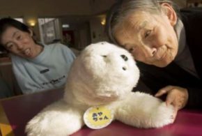 Japon: des robots infirmiers thérapeutiques pour pallier le manque de soignants