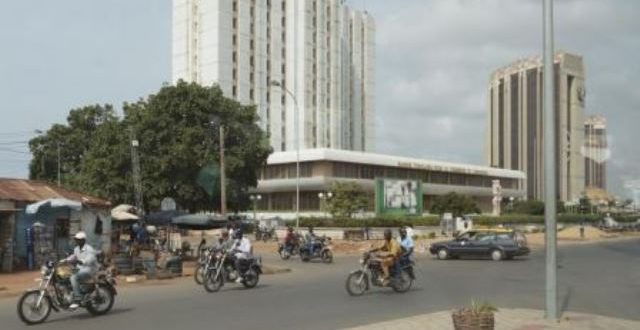Togo : un mois d’avance de salaire comme prêt aux salariés du public en 2022