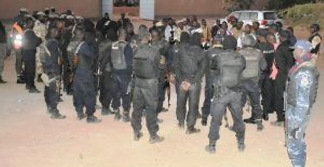 Burkina Faso : les policiers et militaires radiés de 2011 contre la négociation avec les terroristes et sont prêts pour aller au front