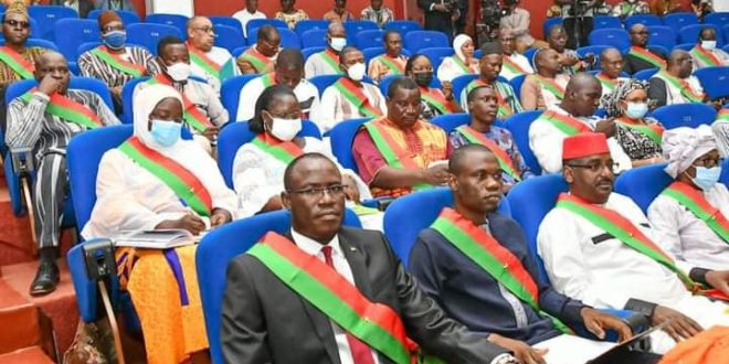 Parlement de transition du Burkina : qui sera le député déplacé interne pour cause de terrorisme à désigner par le président du Faso capitaine Ibrahim Traoré ?