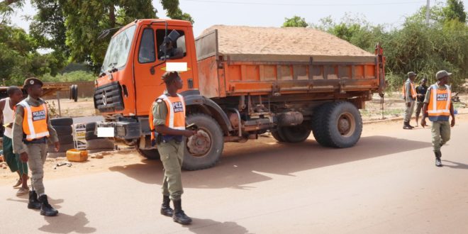 Ville de Ouagadougou : la police municipale à la traque des transporteurs d’agrégats et excrétas aux chargements non couverts