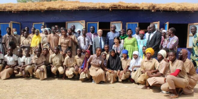 Elèves déplacés internes au Burkina: assistance du Japon dans la construction d’écoles temporaires pour résorber les effectifs pléthoriques
