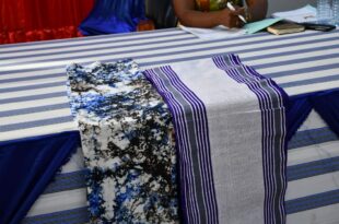 Le Burkina Faso commémorera conjointement le 8 mars 2024, le forum des femmes et la journée internationale des droits de la femme. A cette occasion, le textile national sera valorisé par le choix de tissus officiels comme mode vestimentaire. Il s’agit du Faso Dan Fani et du Kokodounda.